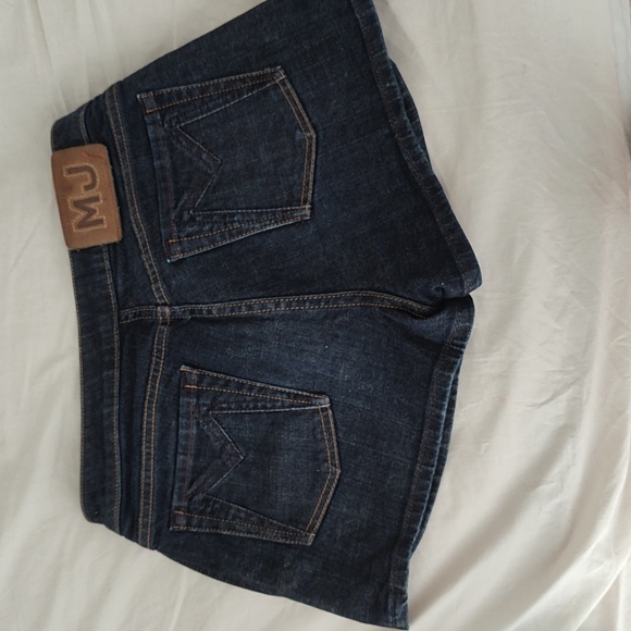 Marc by Marc Jacobs low rise denim shorts. - Picture 8 of 15